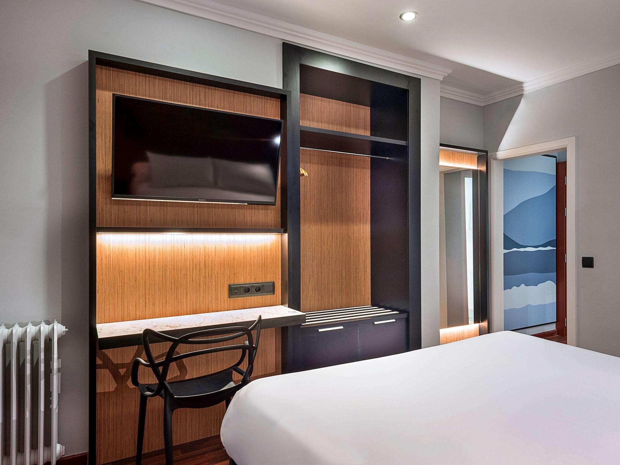 Ibis Styles Figueres Ronda Hotel Exterior foto