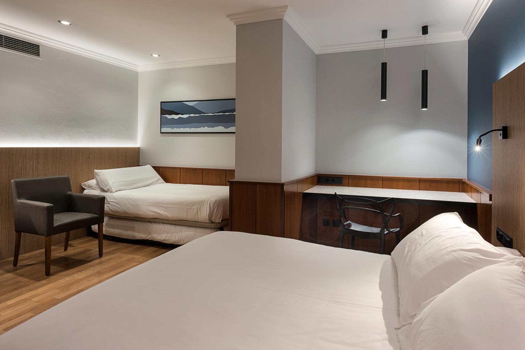 Ibis Styles Figueres Ronda Hotel Exterior foto